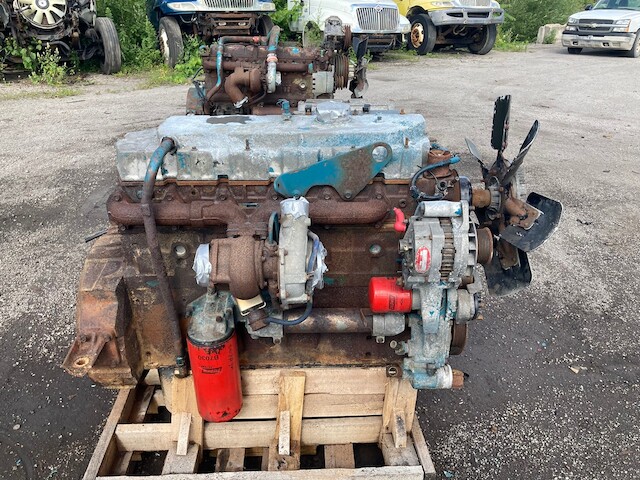 International Dt466e 215hp Electronic Engine