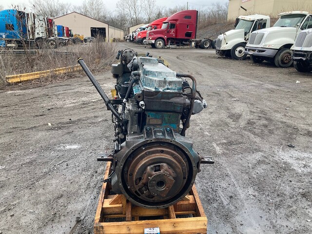 International Dt466e 215hp Electronic Engine