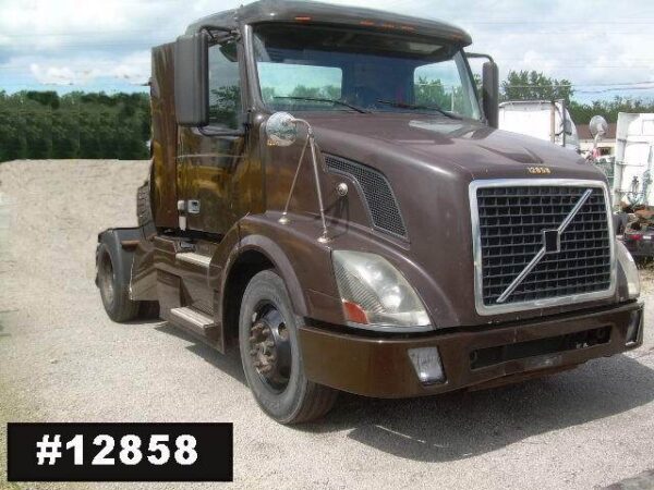 2012 VOLVO VNL