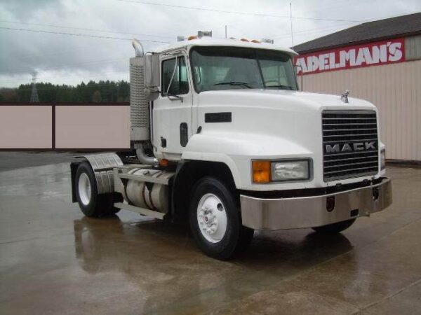 2003 MACK S/A DAYCAB TRACTOR