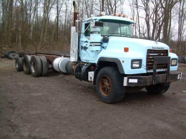 1998 MACK RD TRI/A CAB & CHASSIS