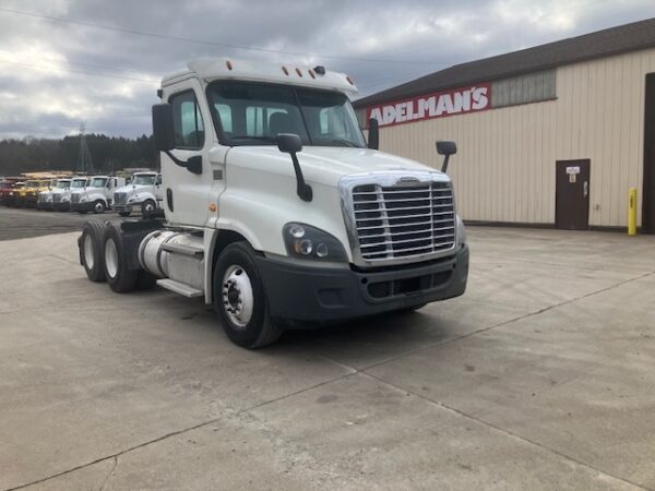 2016 Freightliner Cascadia T/A Day Cab