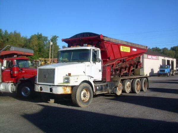 1998 VOLVO QUAD AXLE STONE SLINGER