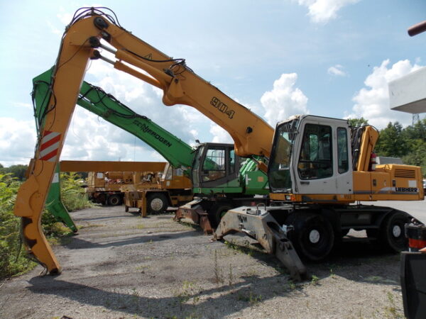 Liebherr A904 Rubber Material Handler