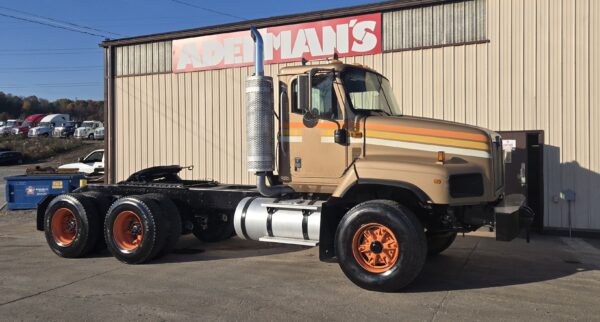 2010 IH Paystar Heavy Hauler T/A Day Cab