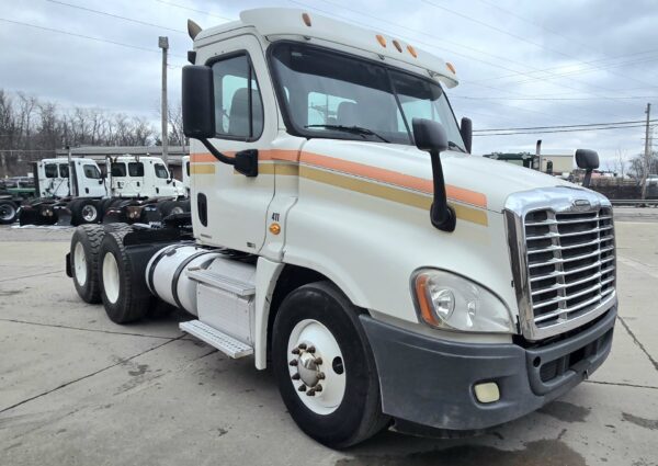 2012 Freightliner Cascadia T/A Day Cab