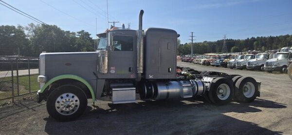 2014 Peterbilt 388 T/A Sleeper