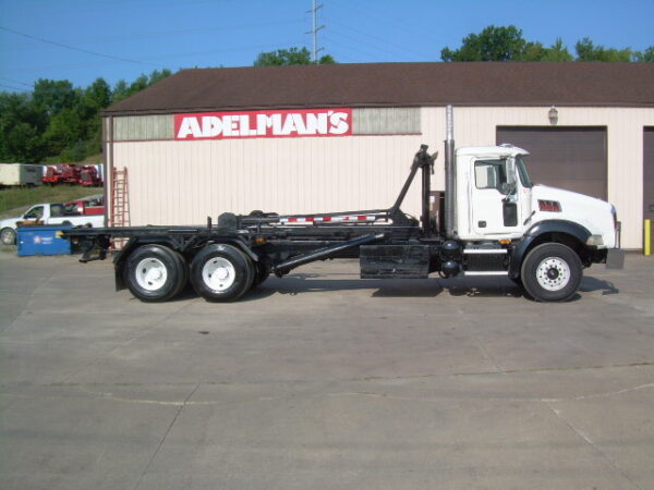 2009 MACK ROLL-OFF