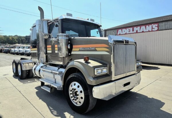 2013 Western Star 4900 SF T/A Sleeper