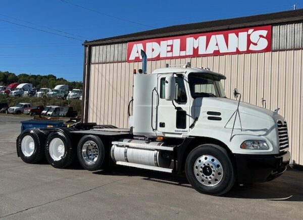 2009 Mack CXP-613 Tri/Axle Day Cab