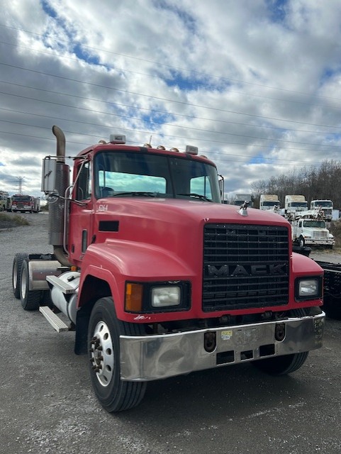 2001 Mack CH600 T/A Day Cab