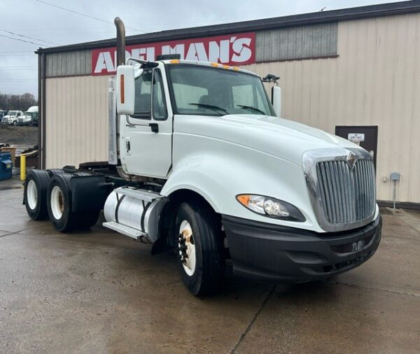 2009 International Prostar T/A Daycab